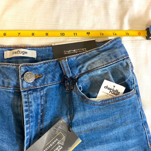 Refuge Boyfriend Distressed Jeans NWT - Picture 10 of 16